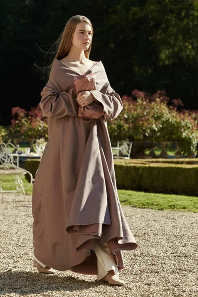 Look 18